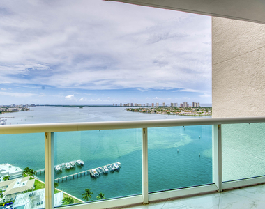 2650 Lake Shore Drive - Photo Thumbnail 9