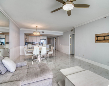 2650 Lake Shore Drive - Photo Thumbnail 14