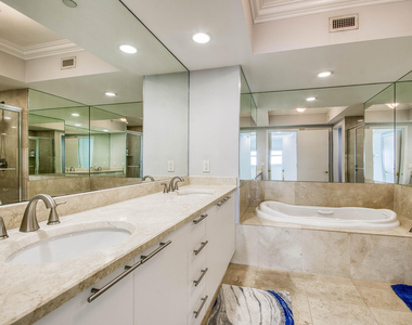 2650 Lake Shore Drive - Photo Thumbnail 19