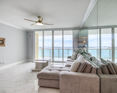 2650 Lake Shore Drive - Photo Thumbnail 8
