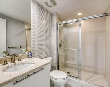 2650 Lake Shore Drive - Photo Thumbnail 24