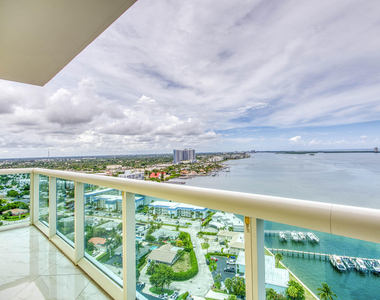 2650 Lake Shore Drive - Photo Thumbnail 11