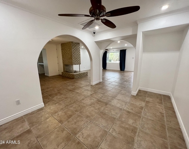 2914 N 49th Avenue - Photo Thumbnail 5