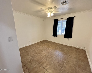 2914 N 49th Avenue - Photo Thumbnail 13