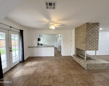 2914 N 49th Avenue - Photo Thumbnail 7