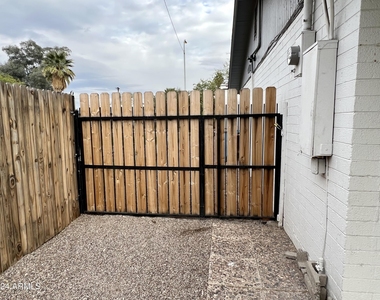 2914 N 49th Avenue - Photo Thumbnail 20