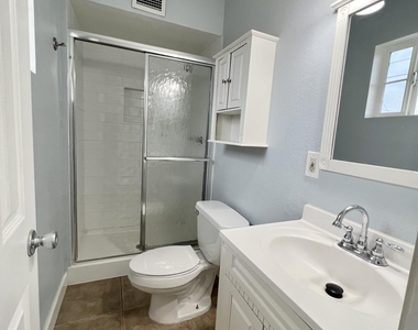2914 N 49th Avenue - Photo Thumbnail 17