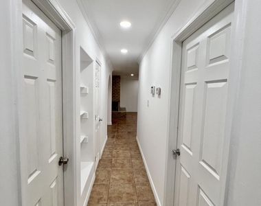 2914 N 49th Avenue - Photo Thumbnail 10
