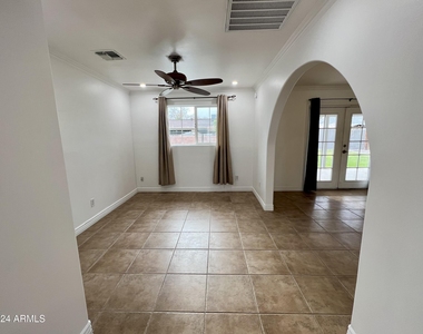 2914 N 49th Avenue - Photo Thumbnail 4