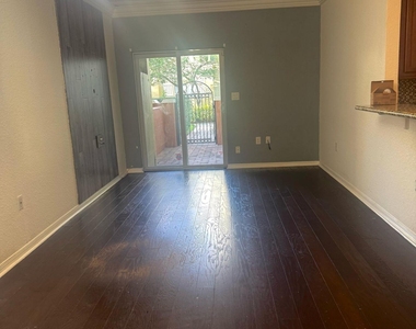 103 Monterey Bay Drive - Photo Thumbnail 6
