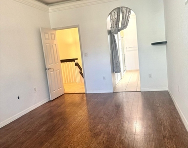 103 Monterey Bay Drive - Photo Thumbnail 13