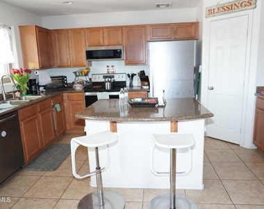 29285 N Yellow Bee Drive - Photo Thumbnail 5