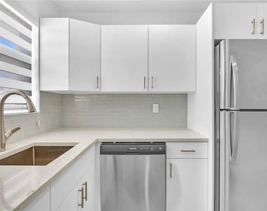 5122 Ne 19th Avenue - Photo Thumbnail 8