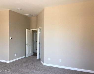 20290 N Codey Circle - Photo Thumbnail 9