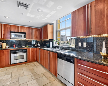 610 Clematis Street - Photo Thumbnail 10