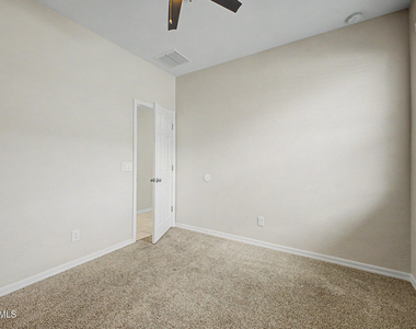 8530 W Flynn Lane - Photo Thumbnail 18