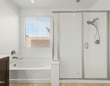8530 W Flynn Lane - Photo Thumbnail 15