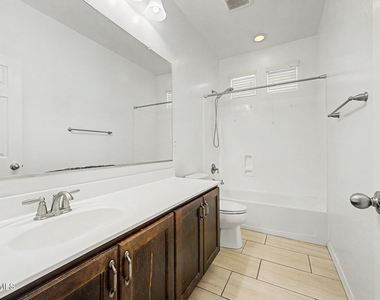8530 W Flynn Lane - Photo Thumbnail 21