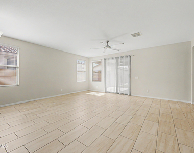 8530 W Flynn Lane - Photo Thumbnail 5