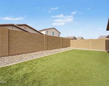 8530 W Flynn Lane - Photo Thumbnail 25
