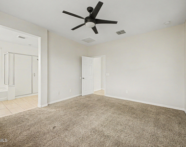 8530 W Flynn Lane - Photo Thumbnail 13