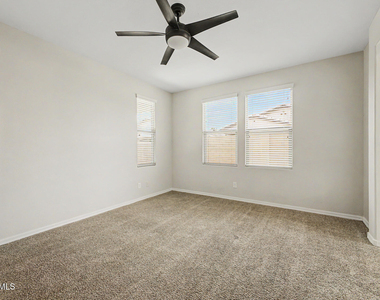 8530 W Flynn Lane - Photo Thumbnail 11