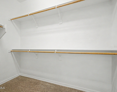 8530 W Flynn Lane - Photo Thumbnail 16