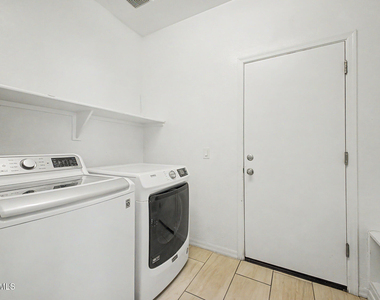 8530 W Flynn Lane - Photo Thumbnail 22
