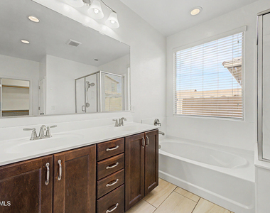 8530 W Flynn Lane - Photo Thumbnail 14