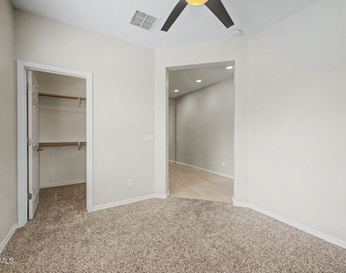 8530 W Flynn Lane - Photo Thumbnail 4