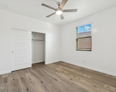 37292 N Yellowstone Drive - Photo Thumbnail 24