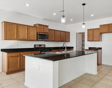37292 N Yellowstone Drive - Photo Thumbnail 9