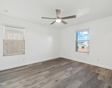 37292 N Yellowstone Drive - Photo Thumbnail 25