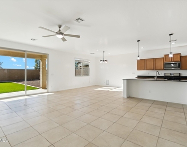 37292 N Yellowstone Drive - Photo Thumbnail 6
