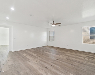 37292 N Yellowstone Drive - Photo Thumbnail 33