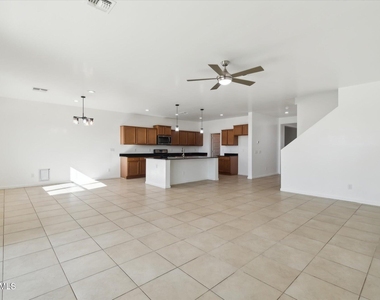 37292 N Yellowstone Drive - Photo Thumbnail 7