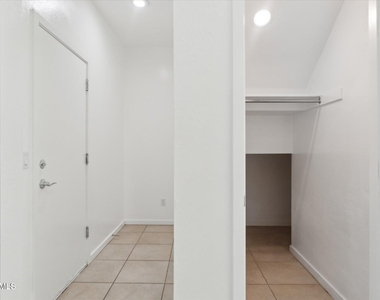 37292 N Yellowstone Drive - Photo Thumbnail 4