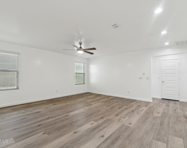 37292 N Yellowstone Drive - Photo Thumbnail 18