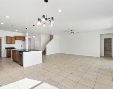 37292 N Yellowstone Drive - Photo Thumbnail 8