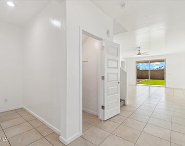 37292 N Yellowstone Drive - Photo Thumbnail 3