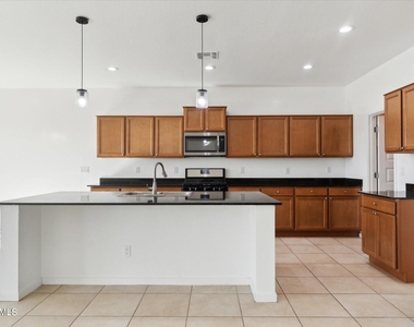 37292 N Yellowstone Drive - Photo Thumbnail 10