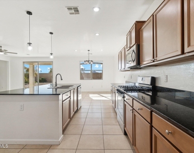 37292 N Yellowstone Drive - Photo Thumbnail 11