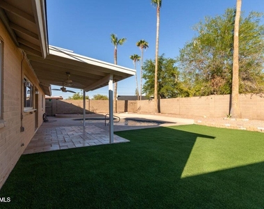 2705 W Summit Place - Photo Thumbnail 14
