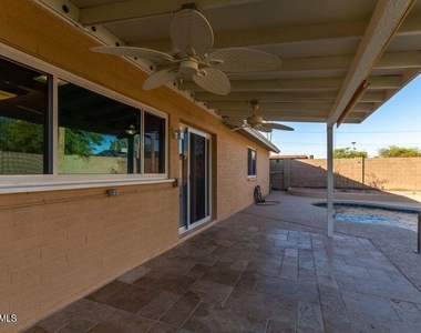 2705 W Summit Place - Photo Thumbnail 15
