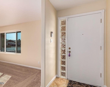 2705 W Summit Place - Photo Thumbnail 1