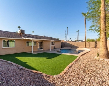 2705 W Summit Place - Photo Thumbnail 11