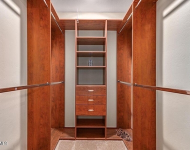 2705 W Summit Place - Photo Thumbnail 6
