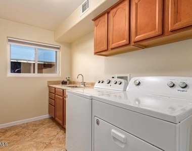 2705 W Summit Place - Photo Thumbnail 12