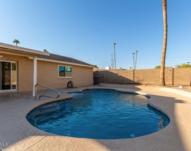 2705 W Summit Place - Photo Thumbnail 17