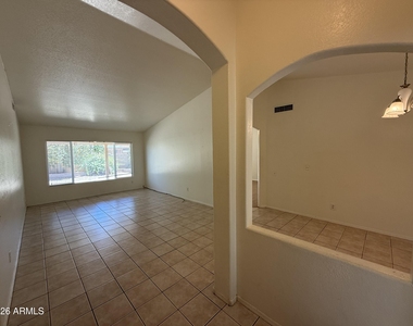505 W Sereno Drive - Photo Thumbnail 2